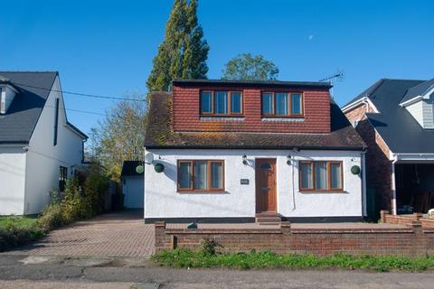 4 bedroom detached bungalow to rent, Pound Lane, Basildon SS13