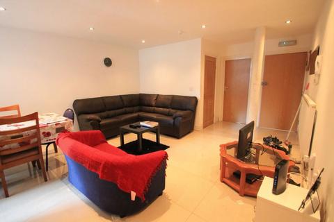 6 bedroom apartment to rent, Miskin Street, Cardiff CF24