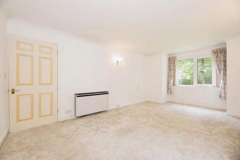 2 bedroom retirement property for sale, Salisbury Road, Worcester Park KT4