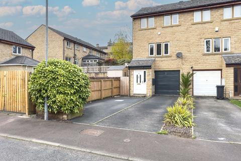 2 bedroom end of terrace house for sale, Bramston Gardens, Rastrick, HD6 3AG