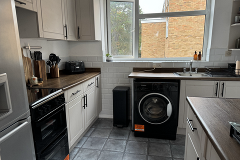 2 bedroom apartment to rent, Constitution Hill, Woking GU22