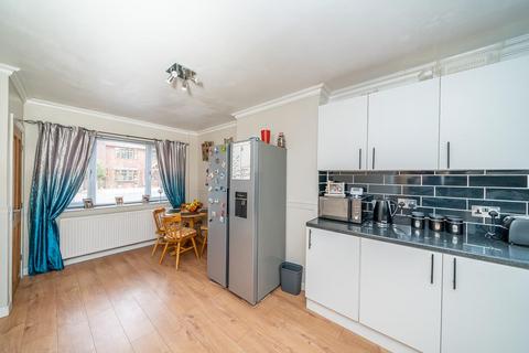 38 Chatsworth Crescent, Walsall, WS4 1QU