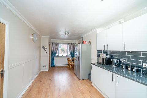 38 Chatsworth Crescent, Walsall, WS4 1QU