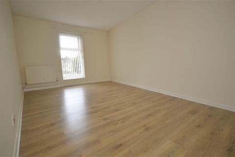 2 bedroom flat to rent, High Street, Raunds