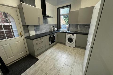 4 bedroom terraced house to rent, Monica Grove, Manchester, M19 2BN