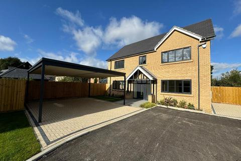 5 bedroom detached house for sale, Newport Road, Wavendon, Wavendon, Buckinghamshire, MK17 8AE