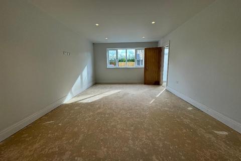 5 bedroom detached house for sale, Newport Road, Wavendon, Wavendon, Buckinghamshire, MK17 8AE