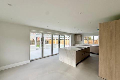 5 bedroom detached house for sale, Newport Road, Wavendon, Wavendon, Buckinghamshire, MK17 8AE