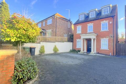 4 bedroom detached house to rent, Dunstable Road, Caddington, LU1 4AL