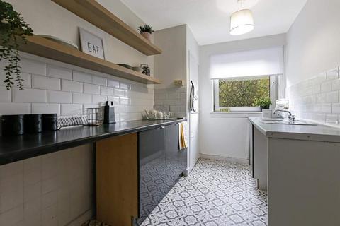 2/1, 40 Lethamhill Road, Glasgow, G33 2SB