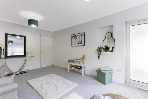 2/1, 40 Lethamhill Road, Glasgow, G33 2SB