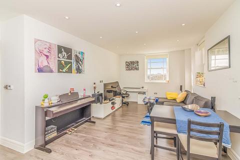 2 bedroom apartment for sale, Kew Bridge Road, Brentford TW8