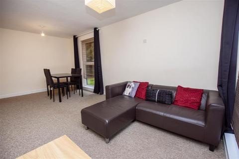 2 bedroom house to rent, Seymour Close, Birmingham B29