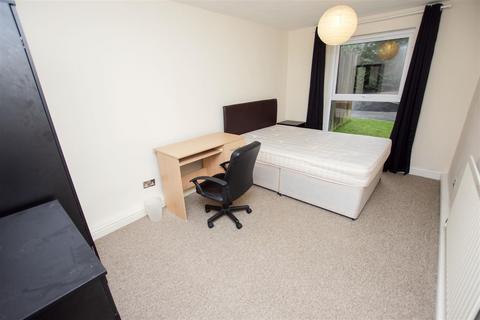 2 bedroom house to rent, Seymour Close, Birmingham B29