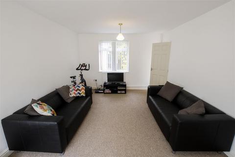 4 bedroom house to rent, Leahurst Crescent, Birmingham B17