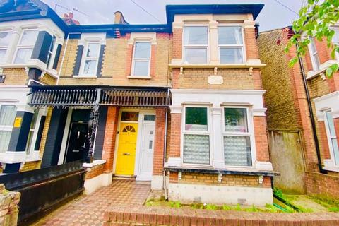 3 bedroom flat to rent, Burges Road, London, E6