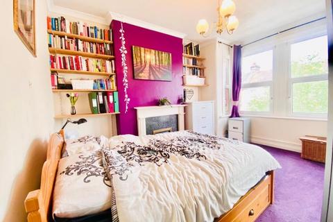 3 bedroom flat to rent, Burges Road, London, E6