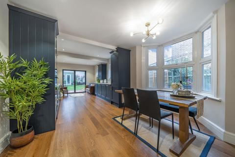 36 Seward Road, London, W7 2JR