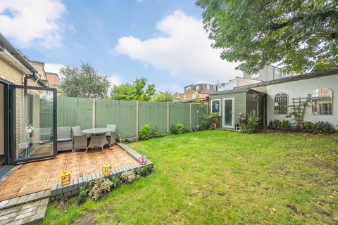 36 Seward Road, London, W7 2JR