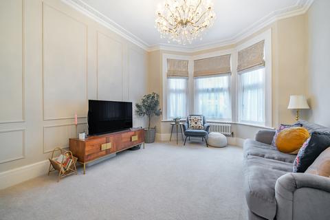 36 Seward Road, London, W7 2JR