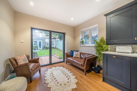 36 Seward Road, London, W7 2JR