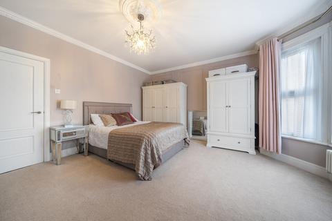 36 Seward Road, London, W7 2JR