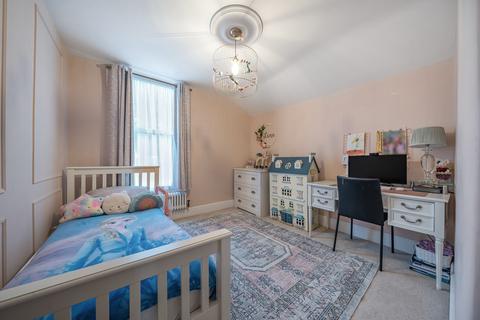 36 Seward Road, London, W7 2JR