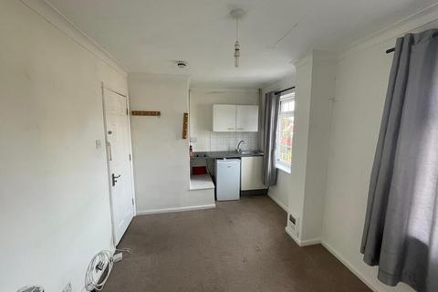 Semi detached house to rent, Mulgrave Road Sutton SM2