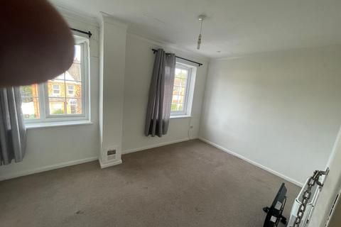 Semi detached house to rent, Mulgrave Road Sutton SM2