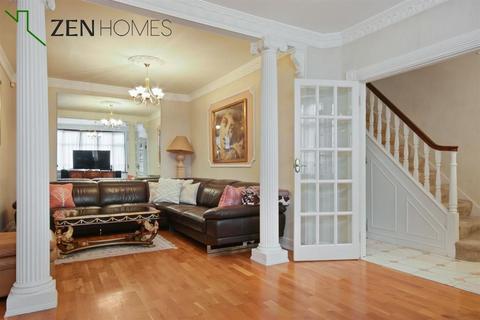 3 bedroom semi-detached house for sale, London N18