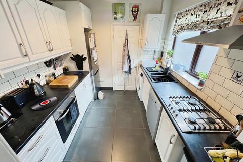 3 bedroom end of terrace house for sale, Barthomley Road, Staffordshire ST1