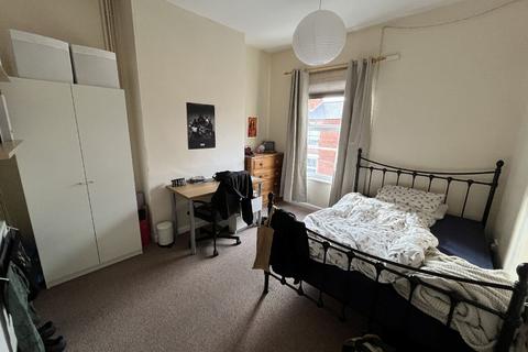 3 bedroom house to rent, Nottingham NG7