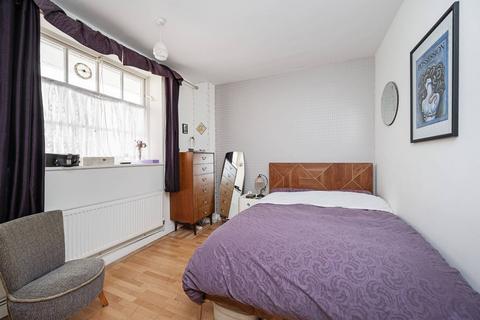 2 bedroom flat for sale, Mulberry House, Victoria Park Square, Bethnal Green, London, E2