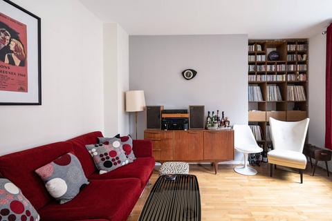 2 bedroom flat for sale, Mulberry House, Victoria Park Square, Bethnal Green, London, E2