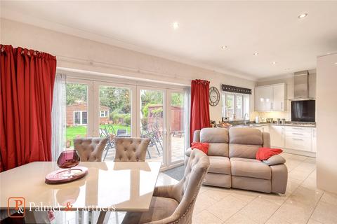 46 Randall Drive, Hornchurch, RM12 6TA