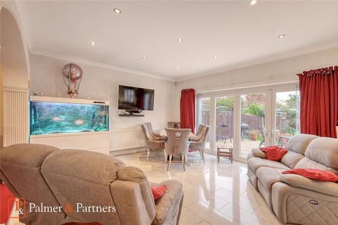 46 Randall Drive, Hornchurch, RM12 6TA