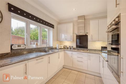 46 Randall Drive, Hornchurch, RM12 6TA