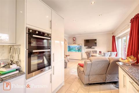 46 Randall Drive, Hornchurch, RM12 6TA