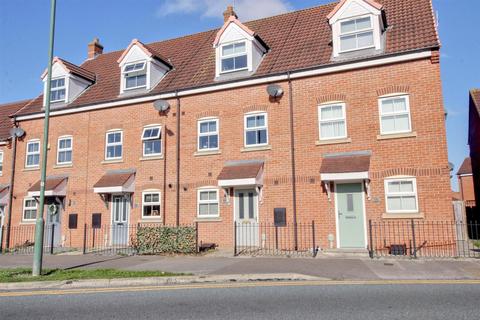 3 bedroom house to rent, Hall Leys Park, Kingswood