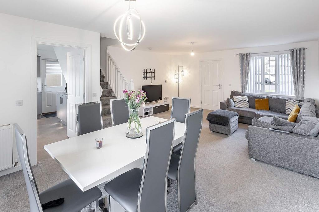 Lounge/Dining Area