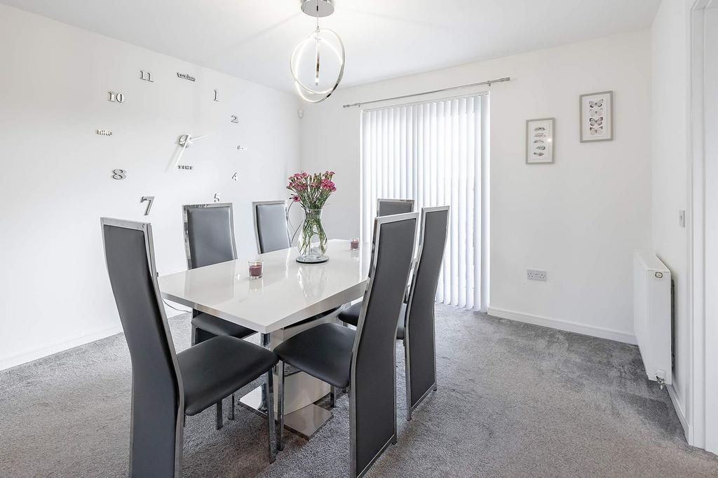 Lounge/Dining Area