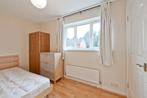 4 bedroom terraced house to rent, Cahir Street, London E14