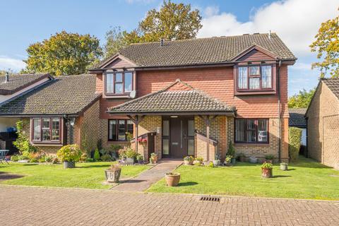 2 bedroom flat for sale, Ash Grove, Fernhurst, Haslemere, West Sussex, GU27