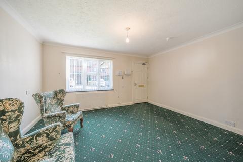 2 bedroom flat for sale, Ash Grove, Fernhurst, Haslemere, West Sussex, GU27