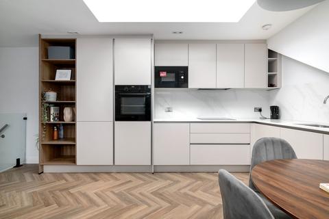 2 bedroom flat for sale, Wood Lane, London W12