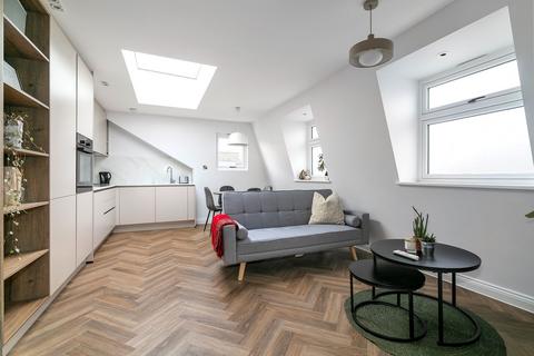 2 bedroom flat for sale, Wood Lane, London W12