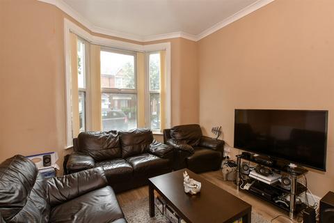 1 bedroom ground floor flat for sale, Malta Road, Leyton