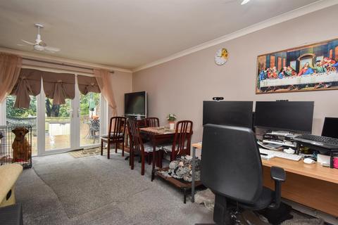 39 Adam Close, St Leonards-on-sea, TN38 9QW