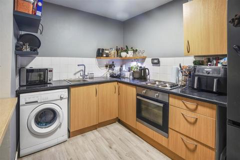 1 bedroom flat for sale, Dryden Close, Hainault