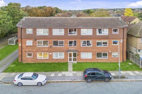 1 bedroom flat for sale, Dryden Close, Hainault